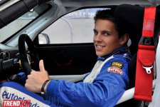 В Баку стартовал парад гоночных машин, участвующих в City Challenge (Фото)